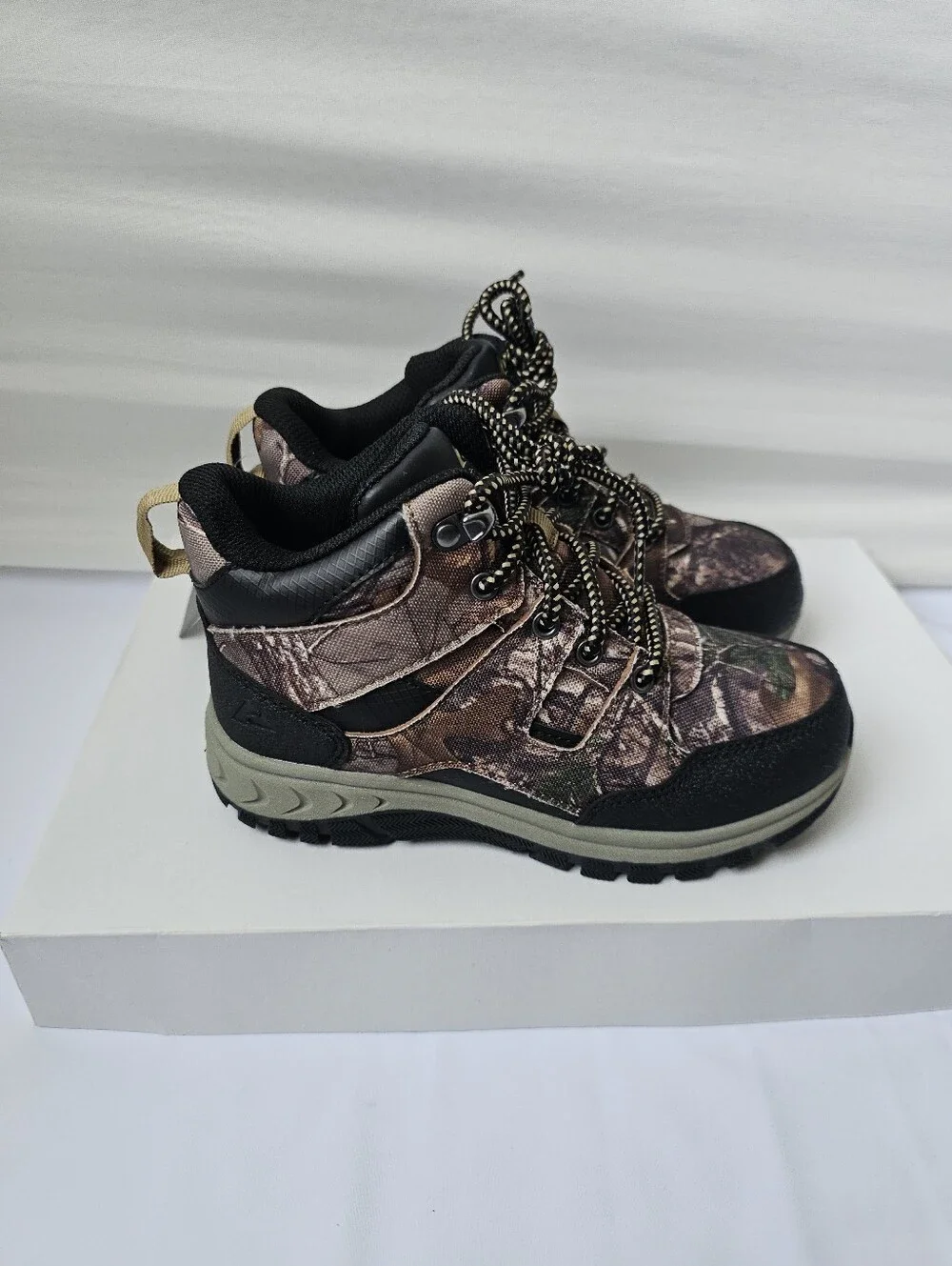 Ozark Trail Hiking Boots for Boys – Realtree Camouflage